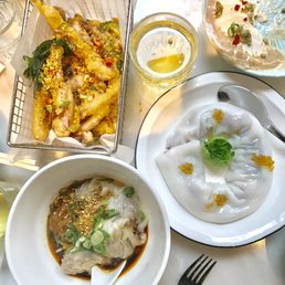BBQ pork rice roll, wonton in spicy vinegar, salt pepper squid BBQ pork rice roll, wonton in spicy vinegar, salt pepper squid