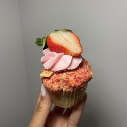 Strawberry crunch cupcake
