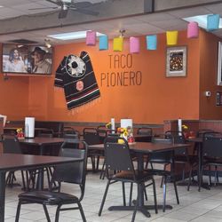 Taco Pionero - Wonderful atmosphere, delicious food-very well prepared and tasted fabulous!!  Will definitely be coming back.