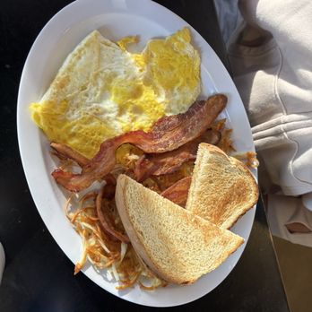 Lynn's on First - Classic - Breakfast & Brunch Near Me - Brighton, Michigan