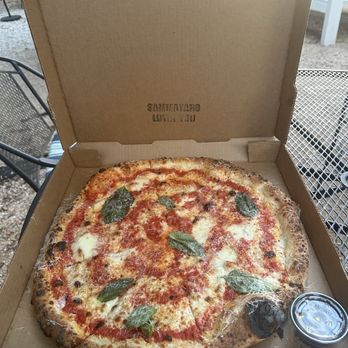 Sammataro - Traditional pizza - Pizza Near Me - Austin, Texas