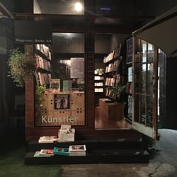 Künstler - The little shop in evening glory