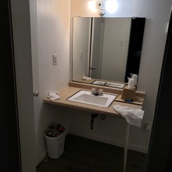 Royal Inn - Nice clean bathrooms. - Hotels Near Me - Port Lavaca, Texas