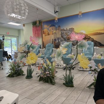 Platinum Nail Lounge - Cutest nail salon I've ever seen! - Waxing Near Me - Santa Rosa, California