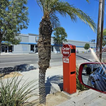 In-N-Out Burger - Order here - Burgers Near Me - North Hollywood, California