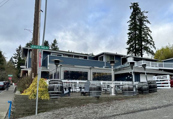 Sully's Bistro & Bar by null