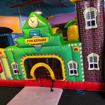 Hop Hop Playground - Very well ventilated and clean, this is a huge maze! - Indoor Playcenter Near Me - Hayward, California Hop Hop Playground - Very well ventilated and clean, this is a huge maze! - Indoor Playcenter Near Me - Hayward, California