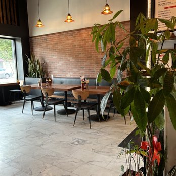 Rice & Roll’d - Seating - Vietnamese Near Me - Manteca, California
