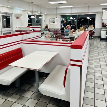 In-N-Out Burger - Dining room - Fast Food Near Me - Las Vegas, Nevada In-N-Out Burger - Dining room - Fast Food Near Me - Las Vegas, Nevada