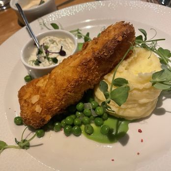 Schwarzer Stern - Cod in almond crust | potato purée | peas | tatar sauce - German Near Me - Frankfurt, HE Schwarzer Stern - Cod in almond crust | potato purée | peas | tatar sauce - German Near Me - Frankfurt, HE