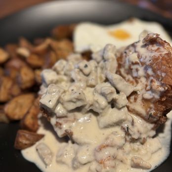 Julep Cast Iron Kitchen + Drink - Fried chicken & waffles with potatoes - New American Near Me - Brea, California Julep Cast Iron Kitchen + Drink - Fried chicken & waffles with potatoes - New American Near Me - Brea, California