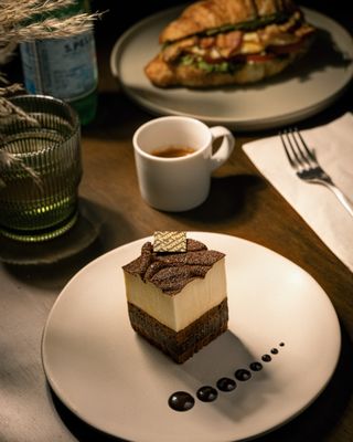 Le Petit Café NW by null