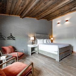 Cove Creek Lodge