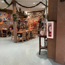 The Christmas Shoppe - The shoppe from court yard