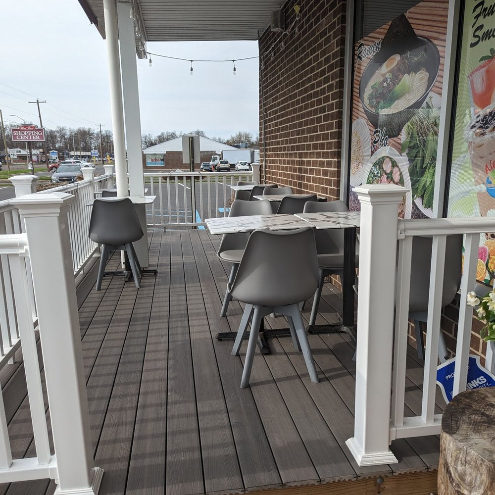 Aloha - a patio with tables and chairs - Poke Near Me - Quakertown, Pennsylvania
