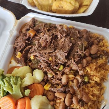 El Cerro - Ropa vieja lunch special with a side of freshly made tostones - Spanish Near Me - Clermont, Florida