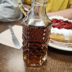 Ma and Pa's Family Diner - Maple syrup.