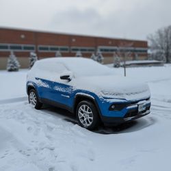 Residence Inn Minneapolis St. Paul/Eagan - I need a moment to remove this heavy cement snow off the car.