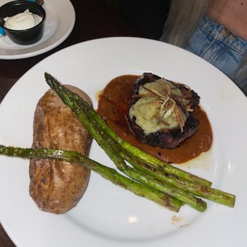 Emmett's Brewing Co - Filet mignon - Bars Near Me - Palatine, Illinois
