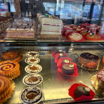 Larsen's Danish Bakery - Cakes by the slice - Bakeries Near Me - Seattle, Washington Larsen's Danish Bakery - Cakes by the slice - Bakeries Near Me - Seattle, Washington