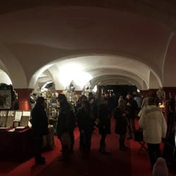 Romantischer Weihnachtsmarkt auf Schloss Tüßling - Weihnachtsmarkt im Gewőlbekeller