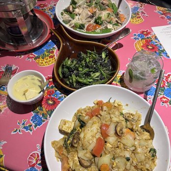 Wild Rose Northern Thai Eats - Pad Woon Sen, Khana Fai Dang, Curry Basil Noodles, Grandfather's Tom Kha - Thai Near Me - Bend, Oregon