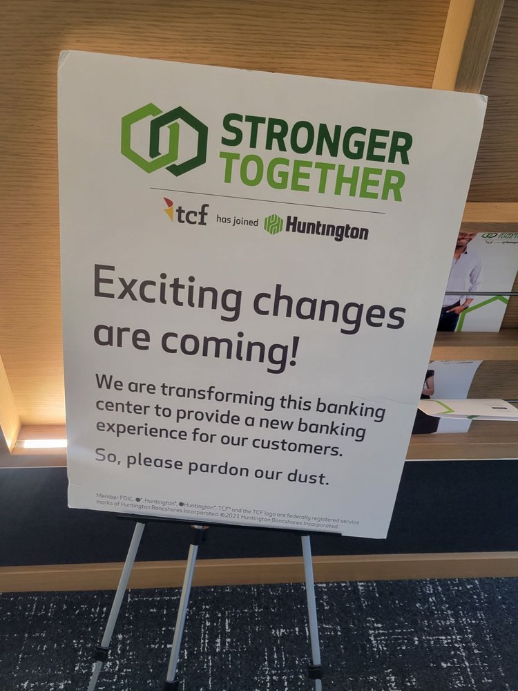 HUNTINGTON BANK Updated October 2024 2920 W Peterson Ave, Chicago