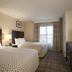 Embassy Suites by Hilton Cleveland Beachwood - Guest room