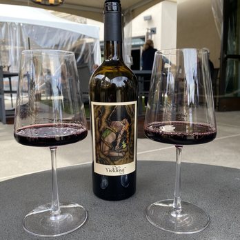 GEN 7 Wines - Wine Tasting Room Near Me - Napa, California