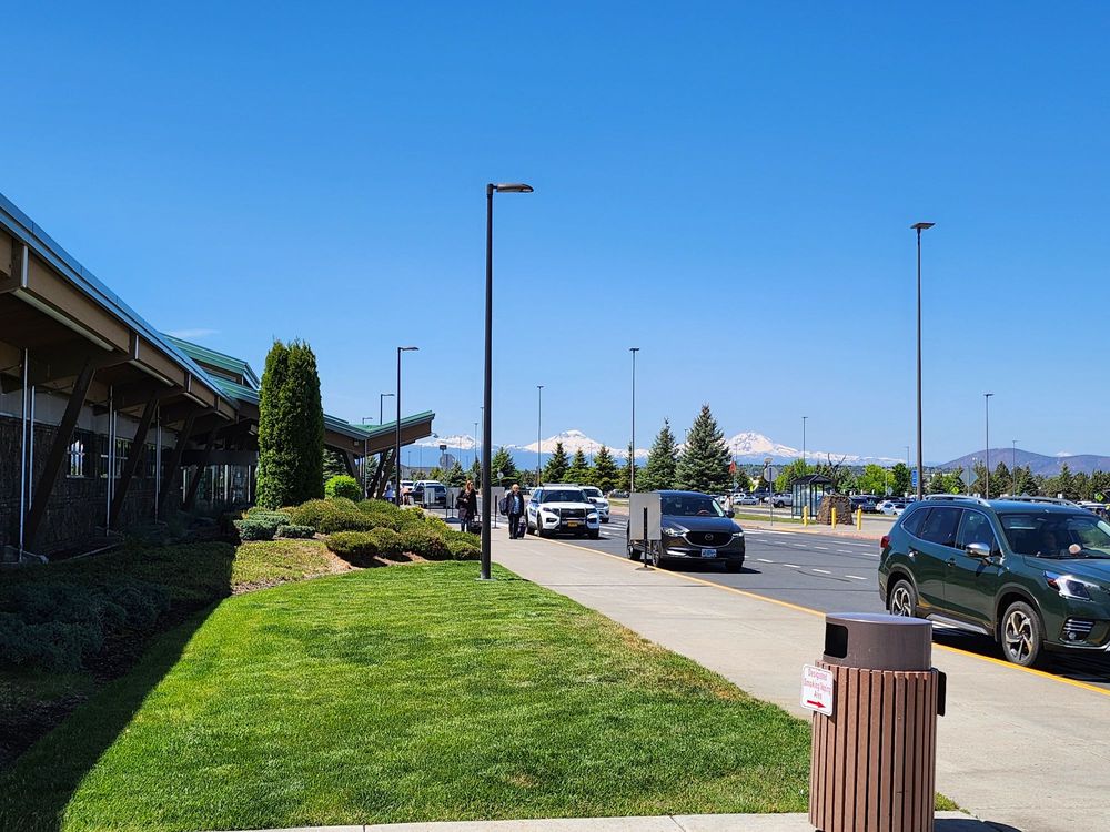 REDMOND MUNICIPAL AIRPORT Updated August 2024 144 Photos & 141