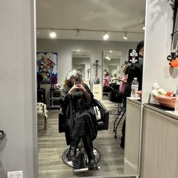 Salon G - Dazzles - In the chair - highlights loading...