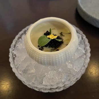 Solera - Chefs Choice. Abalone and caviar. - Lounges Near Me - Honolulu, Hawaii