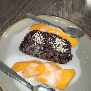Lao Der - Mango Sticky Rice - Laotian Near Me - Stockton, California