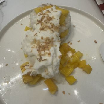 Mango Mango Dessert - Mango coconut sticky rice with ice cream - Juice Bars & Smoothies Near Me - Honolulu, Hawaii