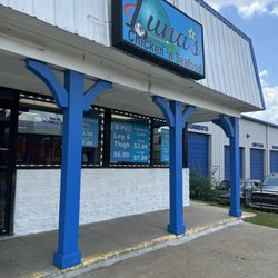 Luna's Chicken N Seafood - Outside