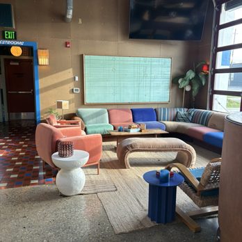 Lincoln Yard - Sitting lounge area - Comfort Food Near Me - Birmingham, Michigan Lincoln Yard - Sitting lounge area - Comfort Food Near Me - Birmingham, Michigan