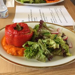 Fräulein fritz - Gefüllte Paprika mit Salatbeilage für 6,50€