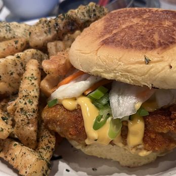 Wenwen - Famous Chicken Sandwich w/Fries - Taiwanese Near Me - Brooklyn, New York