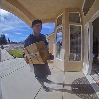 FedEx - Same driver delivering a now compromised ripped open package the next day and encouraging my signature for it - Shipping Centers Near Me - Bloomington, California FedEx - Same driver delivering a now compromised ripped open package the next day and encouraging my signature for it - Shipping Centers Near Me - Bloomington, California