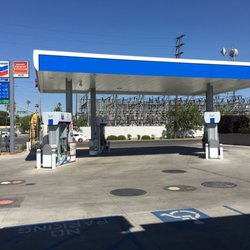 Baggi's Chevron - Fueling island