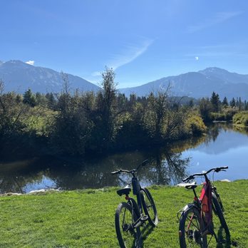 Whistler EBikes - Valley trails picnic spot - Bike Rentals Near Me - Whistler, British Columbia Whistler EBikes - Valley trails picnic spot - Bike Rentals Near Me - Whistler, British Columbia