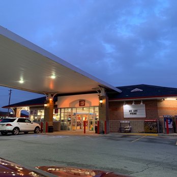 Speedway - a gas station at dusk - Gas Stations Near Me - Fishers, Indiana Speedway - a gas station at dusk - Gas Stations Near Me - Fishers, Indiana