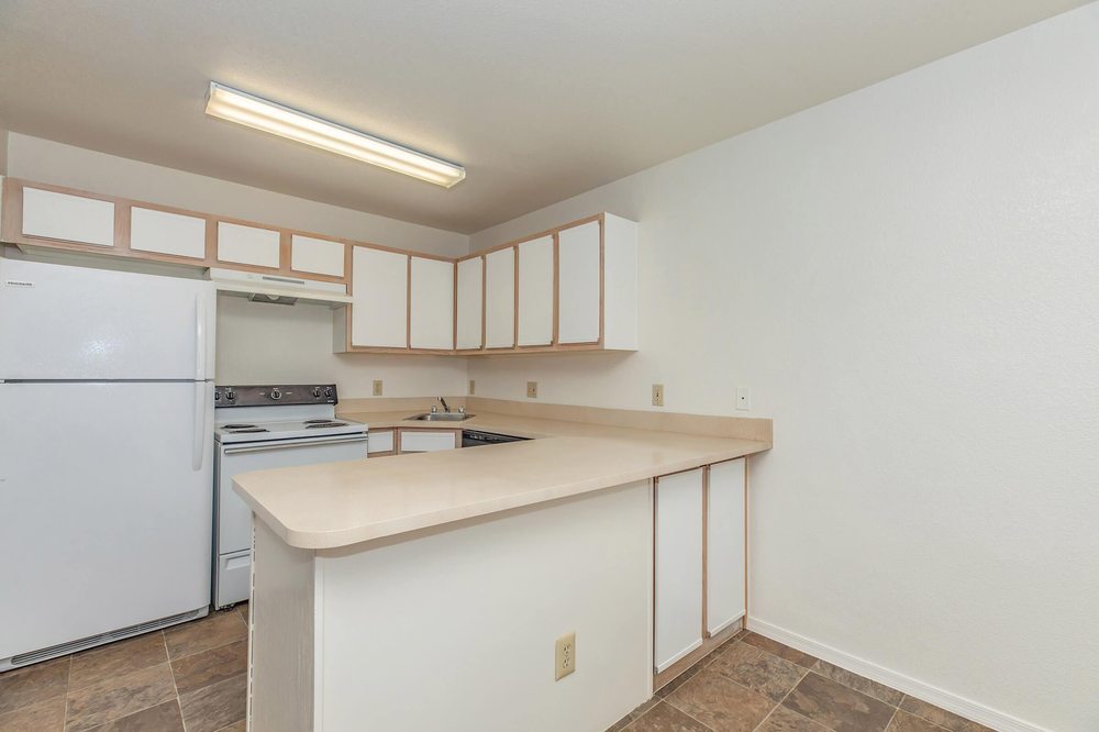 LA POSADA APARTMENT HOMES Updated September 2024 67 Photos 6300 S