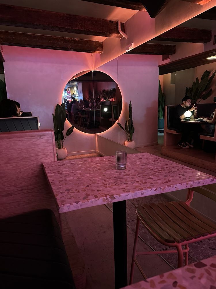 Social spots from El Camino