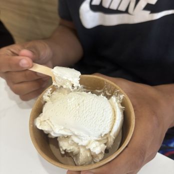 Umbrella Creamery - Madagascar Vanilla - AMAZINGLY CRAFTED! This is what you call vanilla ice cream - Ice Cream & Frozen Yogurt Near Me - Folsom, California Umbrella Creamery - Madagascar Vanilla - AMAZINGLY CRAFTED! This is what you call vanilla ice cream - Ice Cream & Frozen Yogurt Near Me - Folsom, California