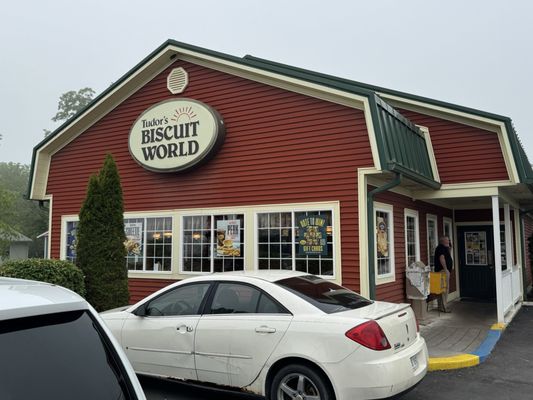 Tudor's Biscuit World by null