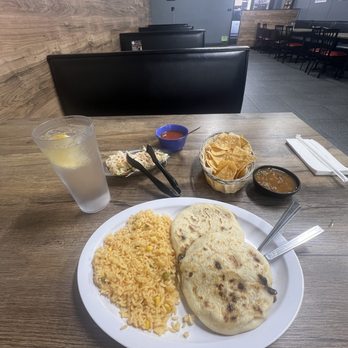 El Cuscatleco restaurant - Pupusa Revuelta Pupusas Arroz - Salvadoran Near Me - Bakersfield, California El Cuscatleco restaurant - Pupusa Revuelta Pupusas Arroz - Salvadoran Near Me - Bakersfield, California