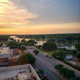 10th floor corner room, river view