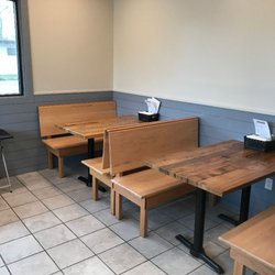 Bourbon St Pizza - In-restaurant seating