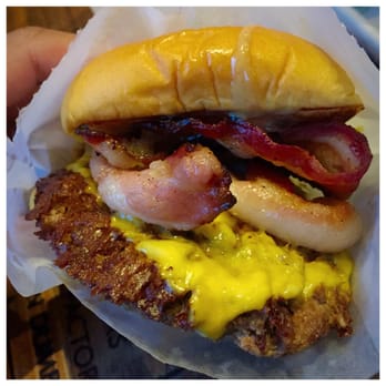 Shake Shack Dumbo - Cheeseburger with bacon and peanut butter - Burgers Near Me - Brooklyn, New York Shake Shack Dumbo - Cheeseburger with bacon and peanut butter - Burgers Near Me - Brooklyn, New York